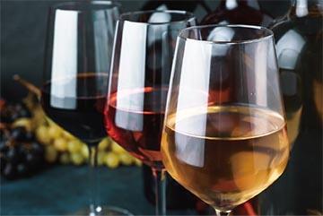 シャスラ ブルゴーニュシャルドネ ブルゴーニュルージュの3種のワインが並べられている