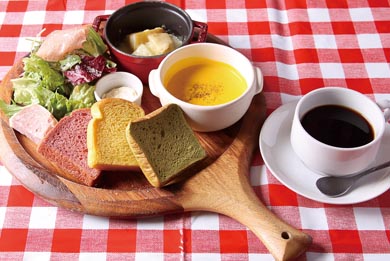 パテドカンパーニュのスープ、 パン & サラダセット